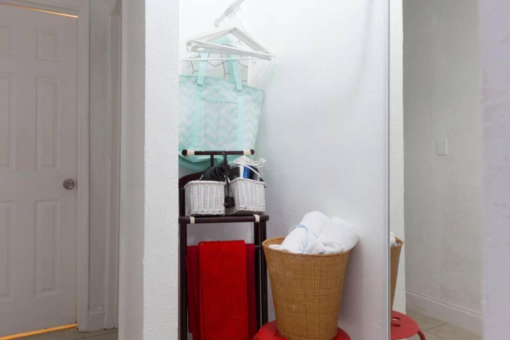 1 Bedroom Apt Near Coconut Grove Miami Exterior photo