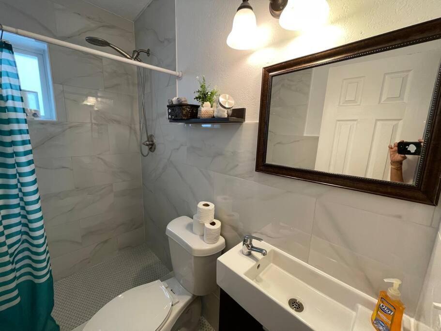 1 Bedroom Apt Near Coconut Grove Miami Exterior photo